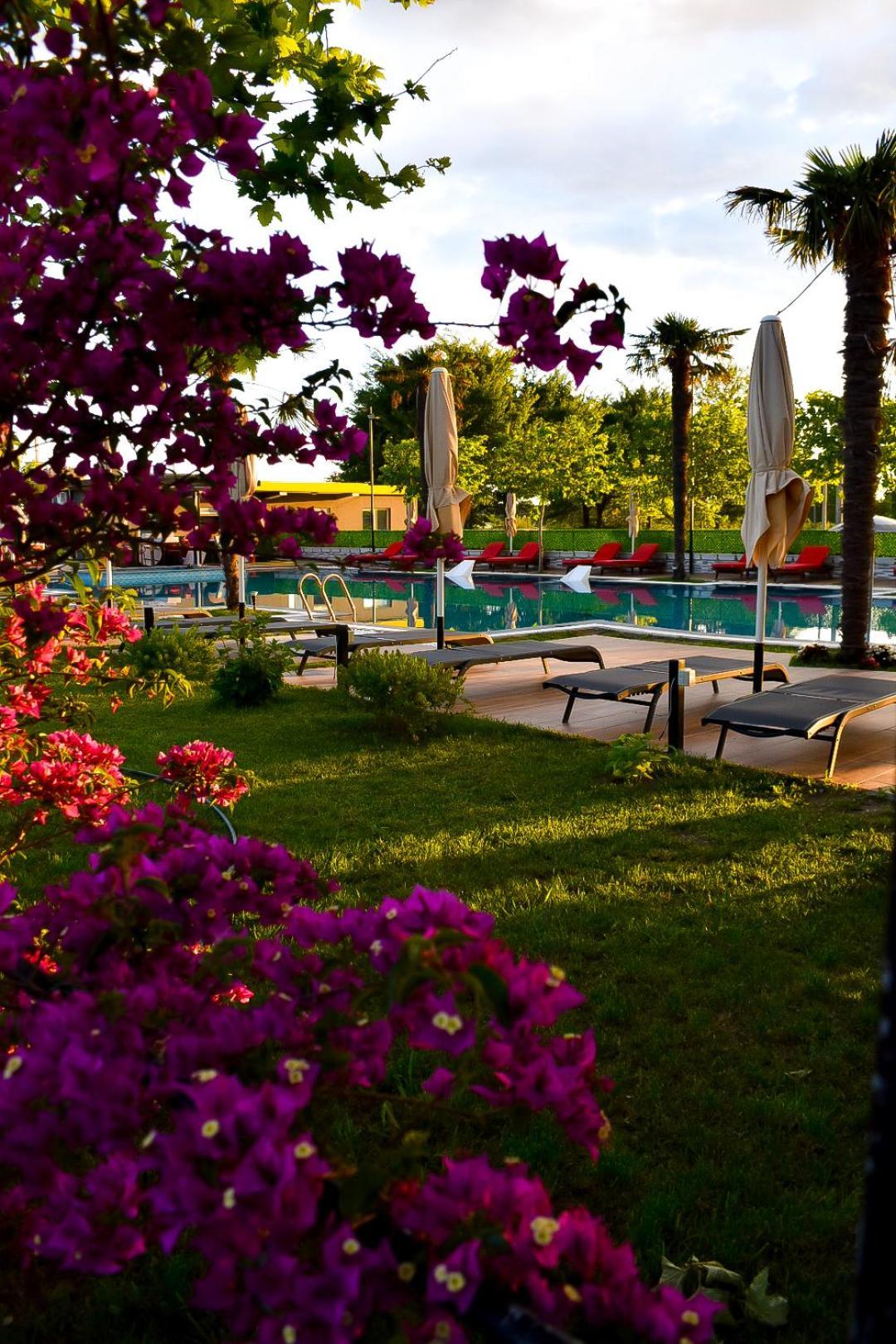Hotel Qetesia-Te Indriti Velipoje Exterior photo